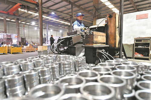 加緊生產(chǎn)出口訂單