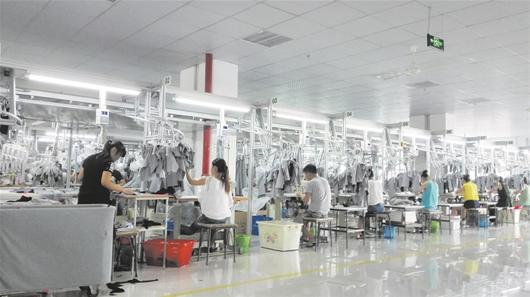 漢派服裝轉(zhuǎn)型陣痛:質(zhì)量存隱憂 生產(chǎn)外發(fā)有利有弊_聯(lián)盟中國(guó)_中國(guó)網(wǎng)
